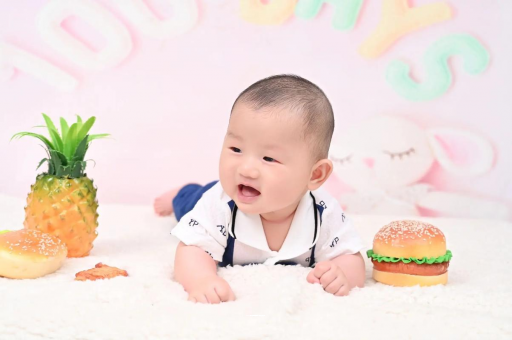 安宁宝宝在妈妈肚子里